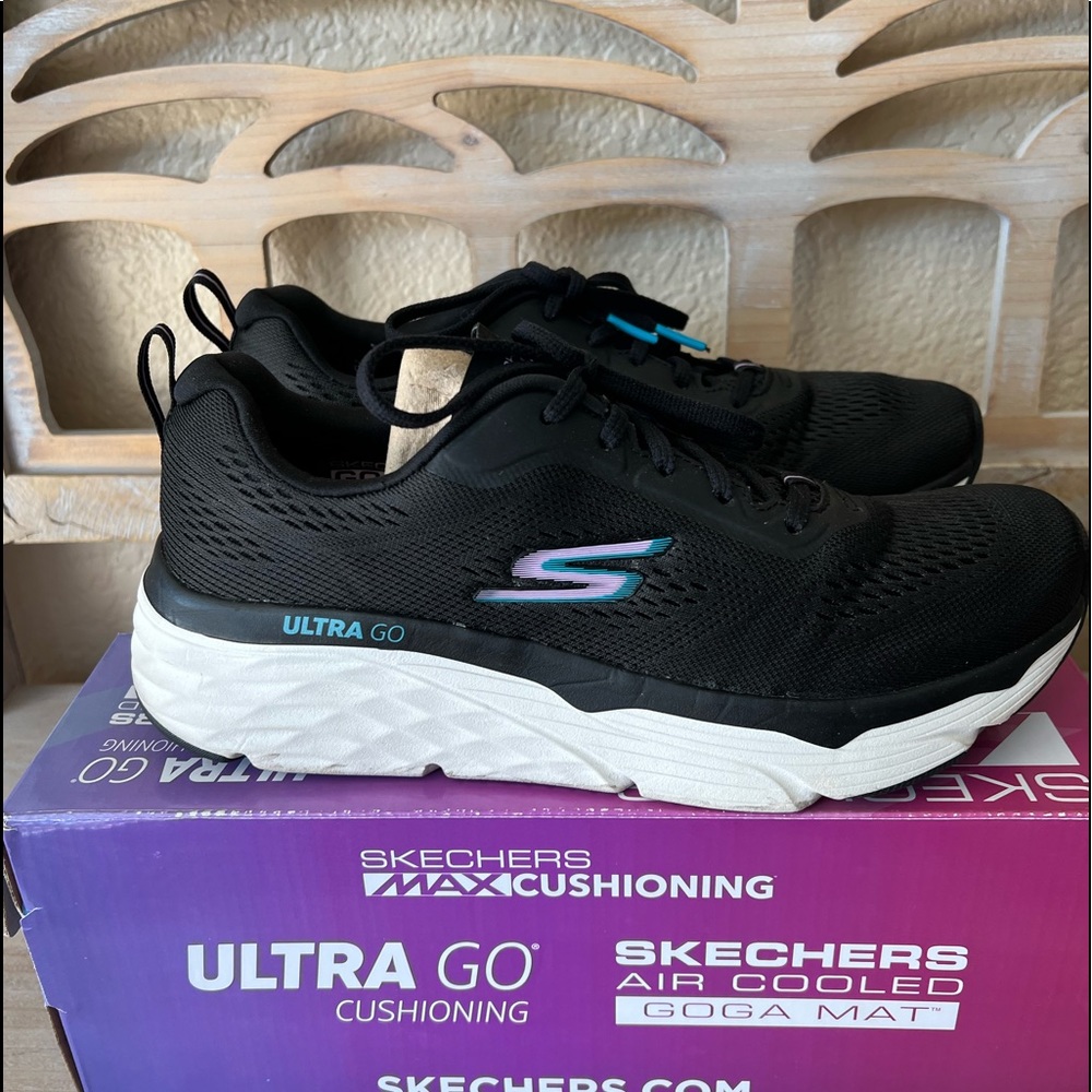 Womens Sketchers max cushion elite
